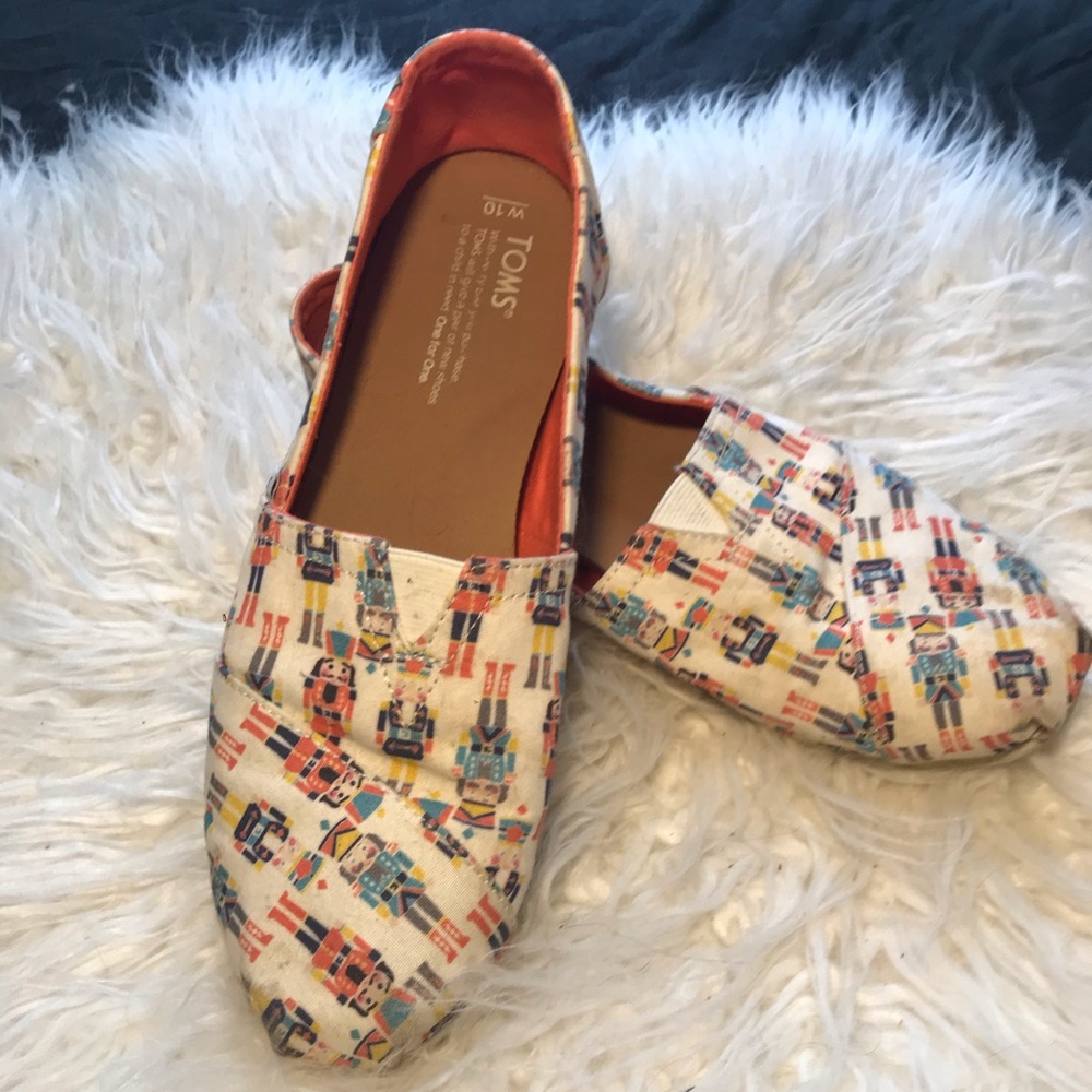 White multicolor patterned TOMS